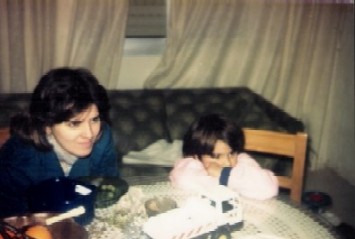 Mama y hermanita.jpg